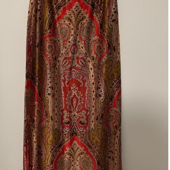 Elegant Paisley Red Skirt - Picture 2 of 6